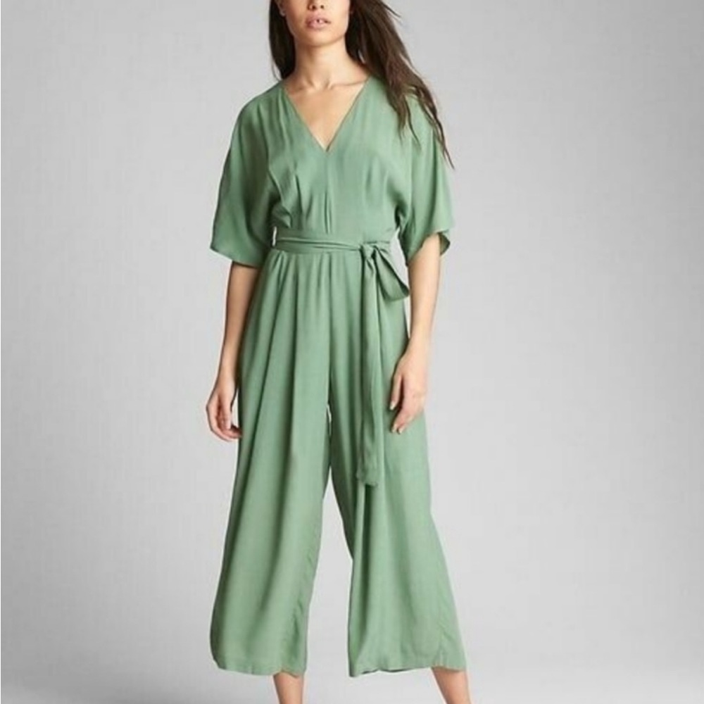 NWT Gap Sage Green V-neck JUMPSUIT - Size 4